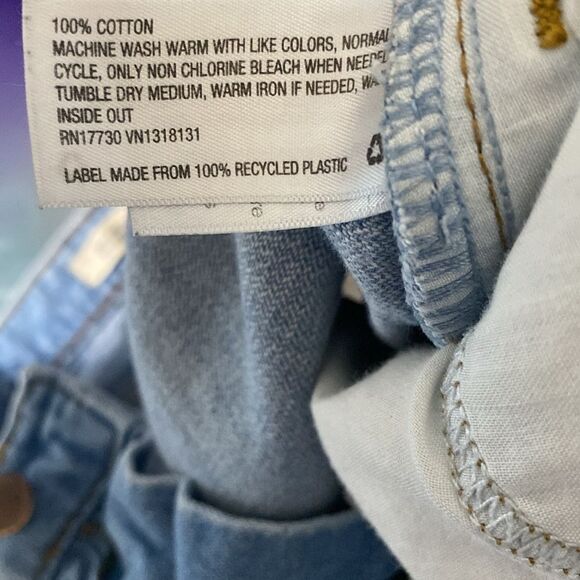 Universal Thread Light Wash Distressed Cutoff Denim Jean Shorts Size 4 - Picture 8 of 8